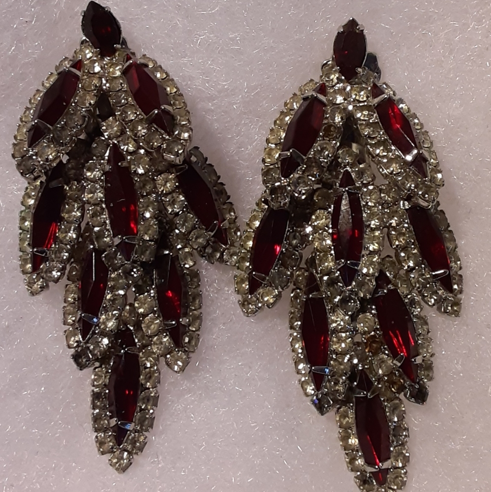 Stunning Vintage Clip on Earrings